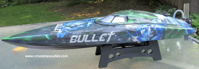 RC Racing Boat  Bullet V4E Brushless Electric RTR with 2 LIPO in Hobbies & Crafts in Winnipeg