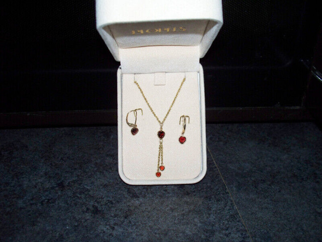 Necklace/Earring Set in Jewellery & Watches in Hamilton