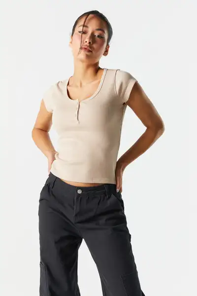 New, not worn. Size: Small (but feels like a XS from Urban Planet, H&M, Ardene, Simons) Henley neckl...