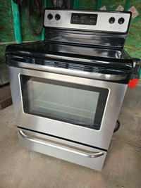 Frigidaire Electric Stove + Space Saver Over Range Microwave