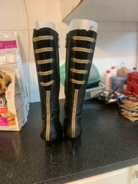 High heeled leather boots 
