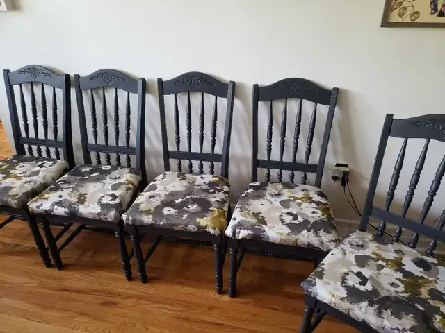 Beautiful Refinished Solid Wood Antique Dining Chairs - Set of 5 in Dining Tables & Sets in Kingston - Image 2