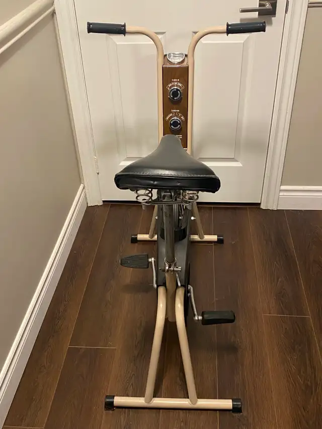 Vintage CCM exercise bike in Exercise Equipment in Oakville / Halton Region - Image 5