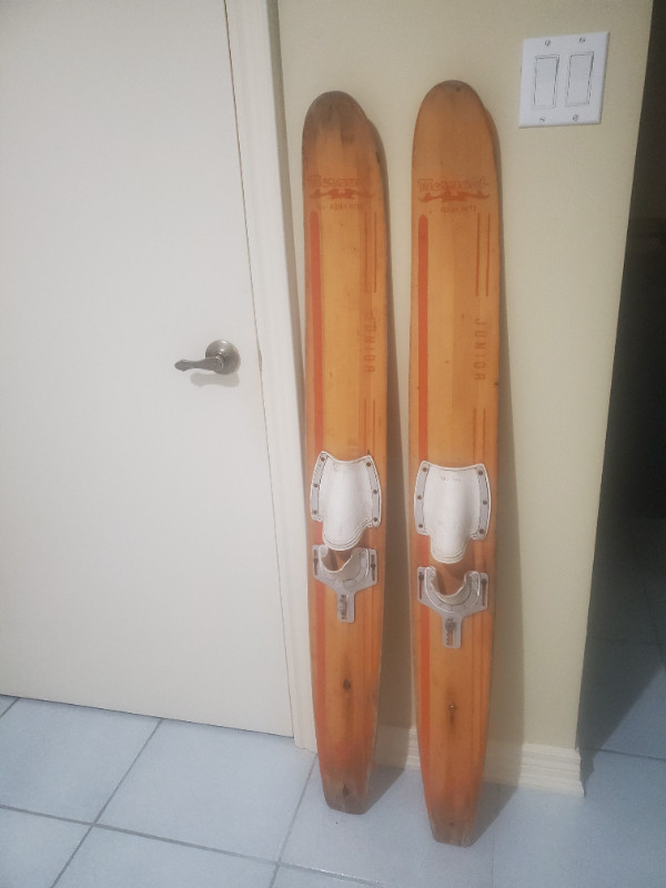 Set of Vintage wood water skis in Arts & Collectibles in Muskoka - Image 3