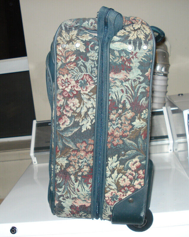 Wheeled Garment Carrier /Luggage - 2 available. 65$ and 75$ in Other in Mississauga / Peel Region - Image 4