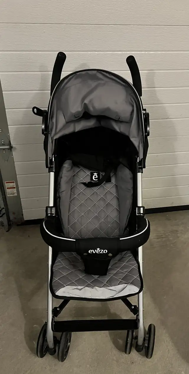 Evezo Umbrella Stroller in Strollers, Carriers & Car Seats in Kitchener / Waterloo - Image 2