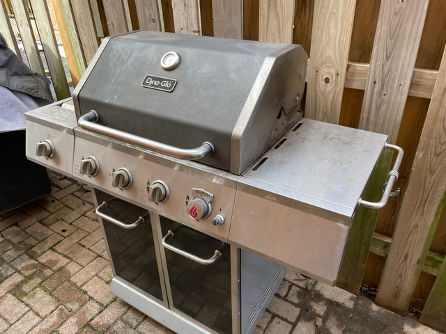 BBQ with tank 80$  Markham and 16th in BBQs & Outdoor Cooking in Markham / York Region