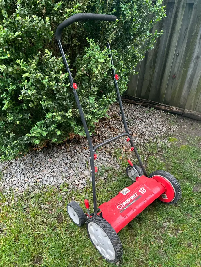 push mower in Lawnmowers & Leaf Blowers in Barrie - Image 3