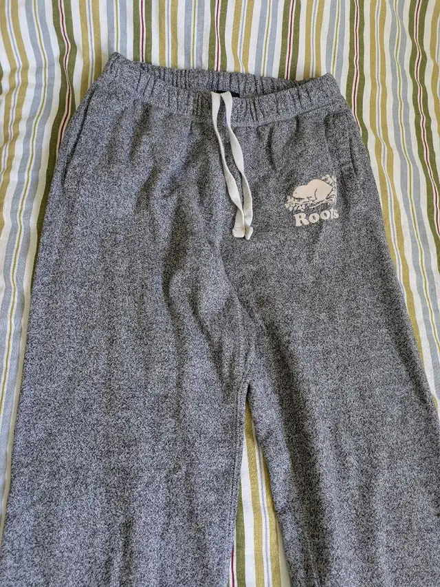 roots pants size xxs in Women's - Bottoms in Oshawa / Durham Region - Image 7