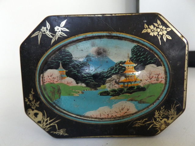 ORIGINAL VINTAGE ANTIQUE JAPANESE TEA TIN BOX MT. FUJI in Arts & Collectibles in Oakville / Halton Region - Image 3