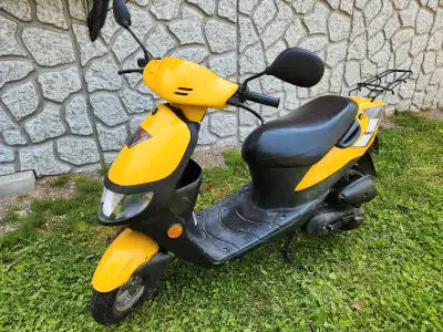 Get ready to zip around town with this vibrant yellow Cronus mopet/scooter! This little ride is perf...