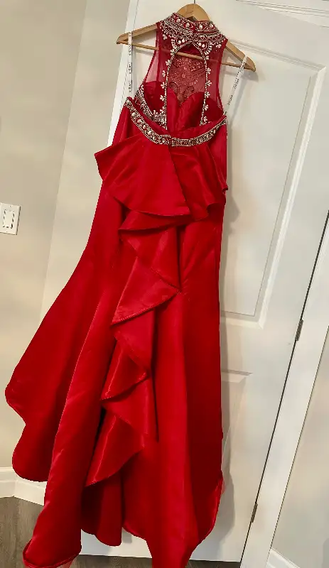 Gorgeous “lady in red” showstopper gown in Women's - Dresses & Skirts in Kitchener / Waterloo - Image 8