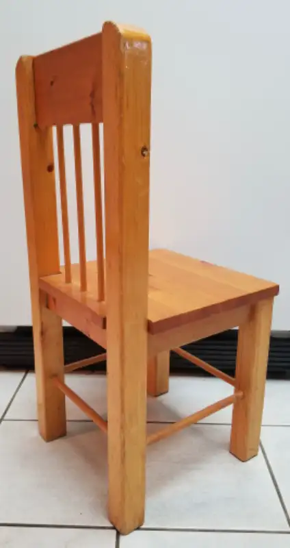 Wooden Kids Chair in Chairs & Recliners in Kelowna - Image 5