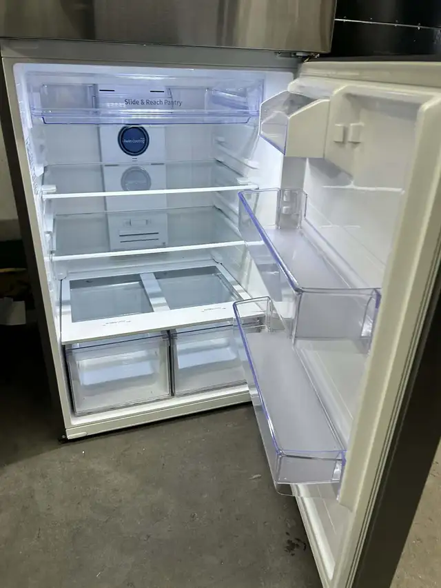 Samsung Fridge stove washer and dryer set  in Refrigerators in City of Montréal - Image 3