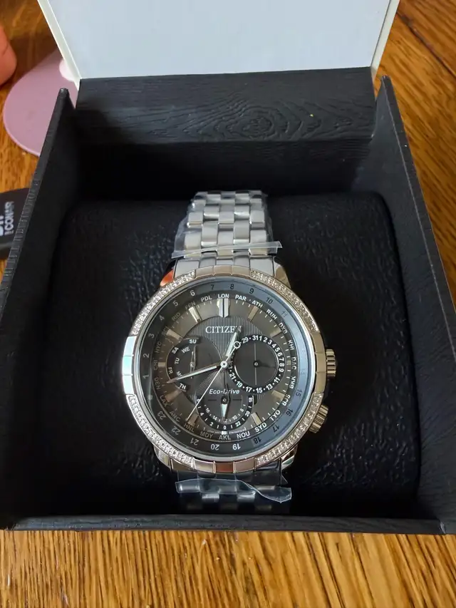 Citizen Eco-Drive Calendrier Watch in Jewellery & Watches in Markham / York Region - Image 4