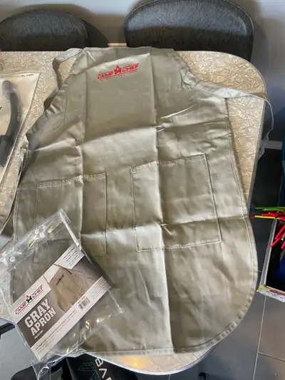 This apron is brand new and never used. It has only been taken out of the package for the picture. T...