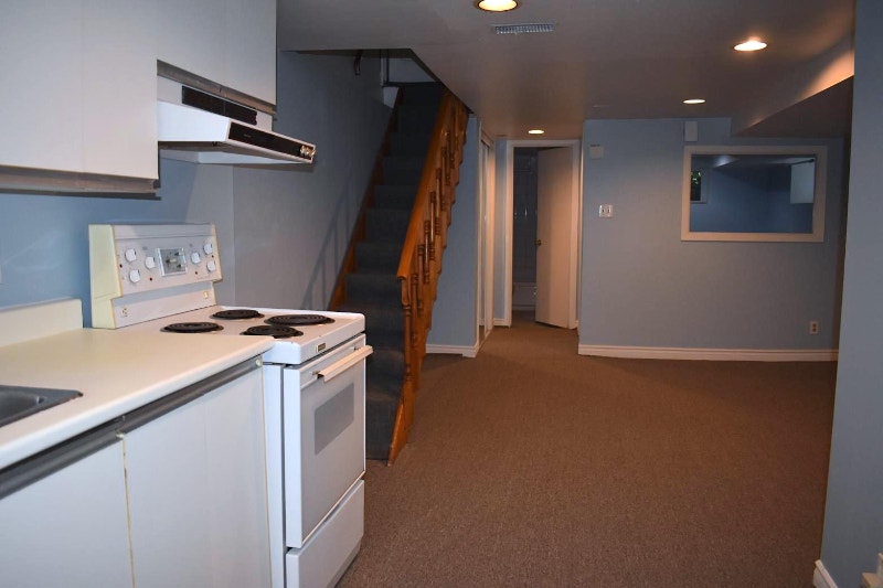 1Bedroom Basement near Dufferin Station Utilities Included! Long