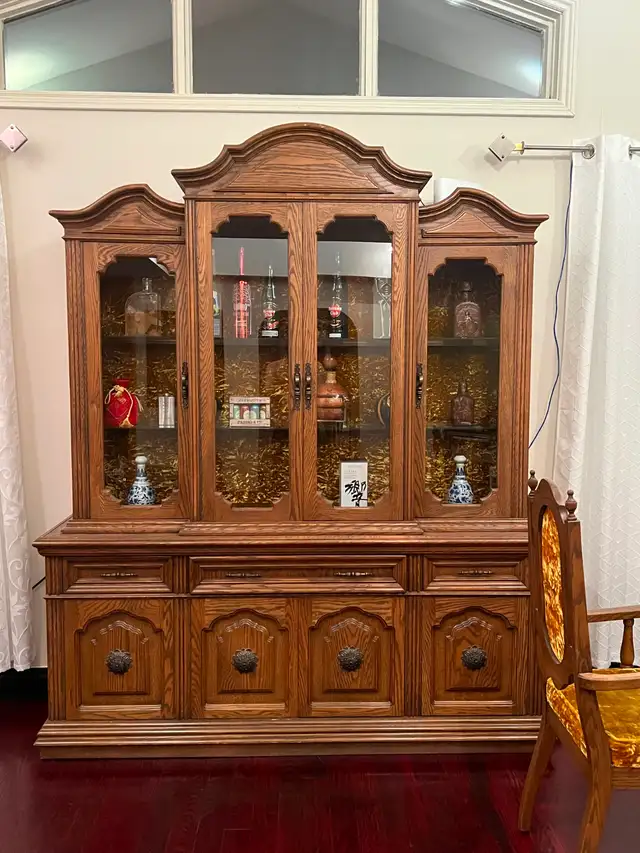 Solid Wood Dining Table Set w 6 Chairs + Wine cabinet，Vintage in Dining Tables & Sets in City of Toronto - Image 4