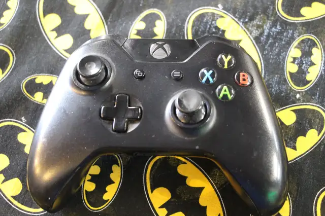 Xbox One Original  Bundle (#16867) in XBOX One in City of Halifax - Image 5