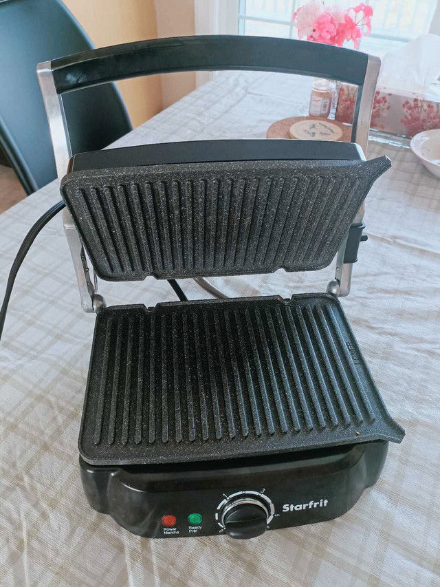 Starfrit Panini Grill with Reversible Plate in Kitchen & Dining Wares in Charlottetown - Image 2