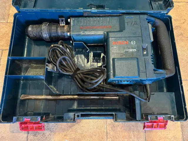 Bosch 14 Amp SDS-MAX Demolition Hammer and Case in Power Tools in Oakville / Halton Region - Image 3