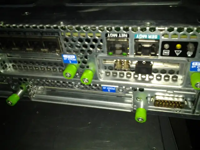 SUN ORACLE SPARC T4-1 8 core server 200+ hd dell lenovo servers in Other in City of Montréal - Image 8