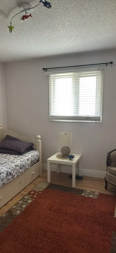*females only* Room for rent near Erin mills. Close to erindale station, miway station, 5 minutes fr...
