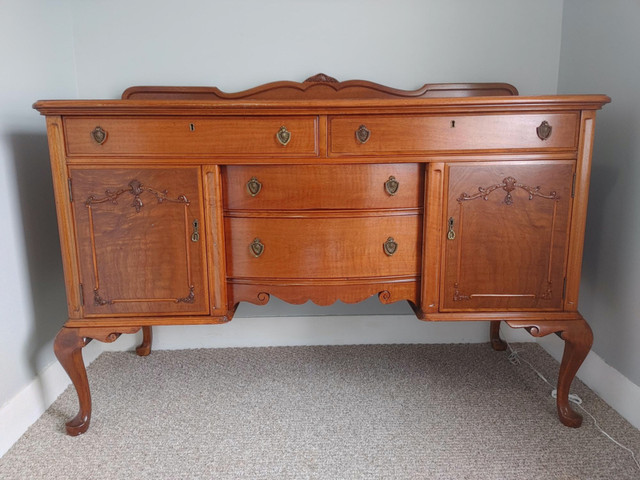 Buffet cabinet, excellent condition, solid wood! in Dining Tables & Sets in Annapolis Valley - Image 2