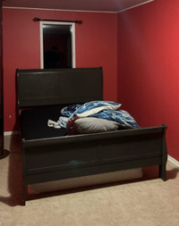 Queen bed, box spring and headboard/frame