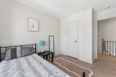 Description Prime Brampton Location near Sandalwood Parkway & Mississauga Road Rooms available in a...
