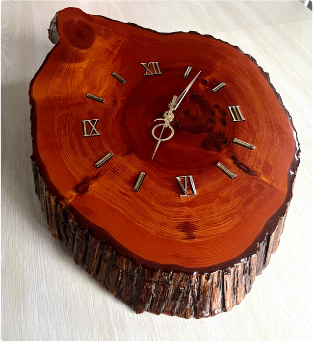 VTG Solid Wood Slab Wall Clock Handmade Gold Roman Numerals in Home Décor & Accents in Gatineau - Image 6