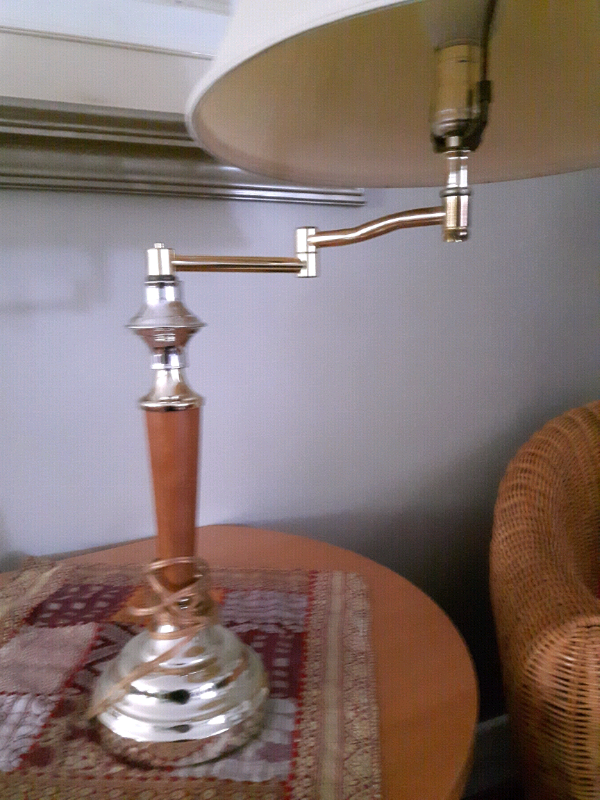 Table lamp in Indoor Lighting & Fans in City of Toronto - Image 4