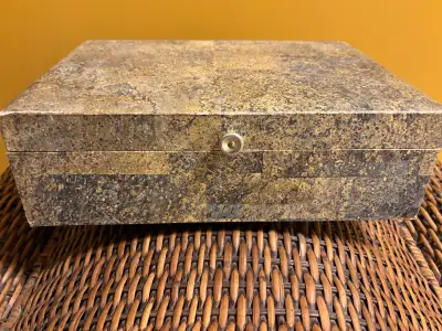Beautiful gold and earthy tones. In good condition, minor scuffs for its age. Pickup is on Mossdale...
