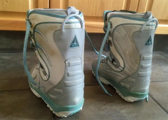 Nishi Snowboard Boots ~ 230 Mondopoint in Snowboard in Calgary - Image 5