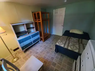 Jan 10 available occupancy Great Location - Duckworth & Grove - 10 minute walk to Georgian College -...