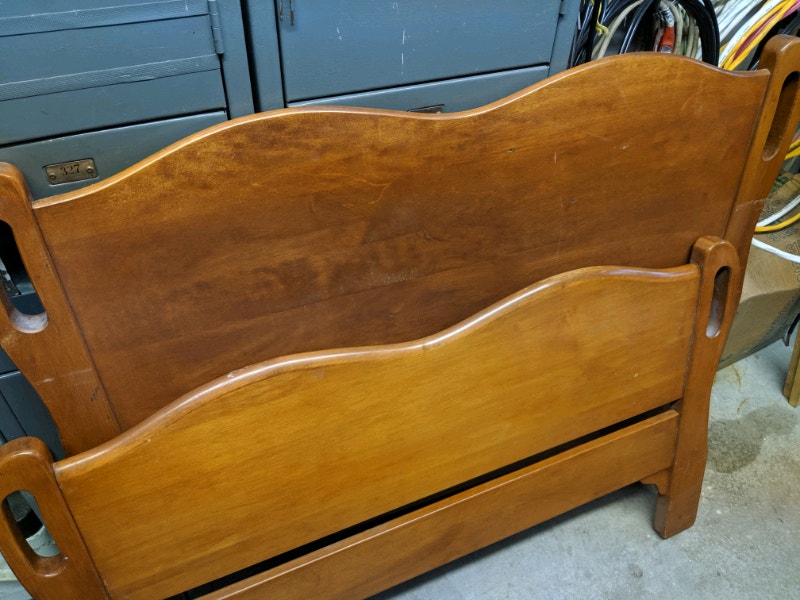 Vilas Twin Bed Rock Maple Beds & Mattresses Oshawa / Durham Region