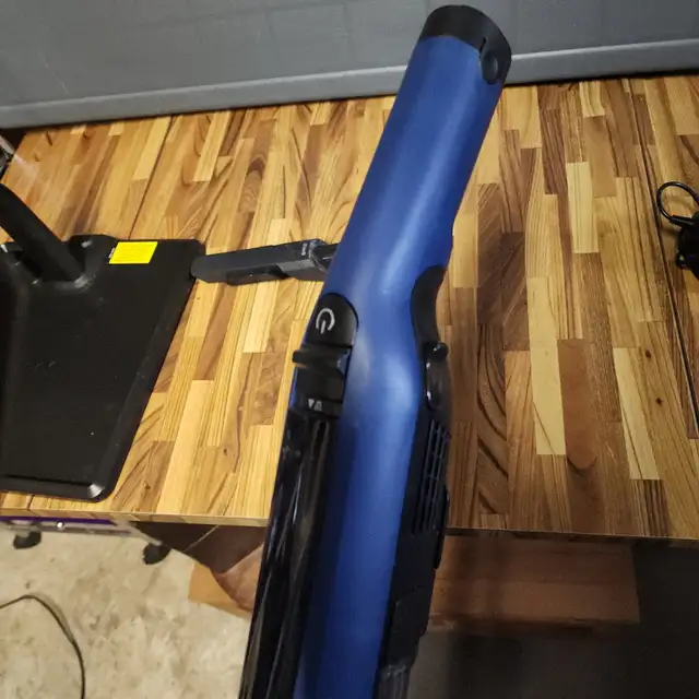 Shark wireless Vacuum cleaner rubber power fins small cordless - in Vacuums in Oakville / Halton Region - Image 9
