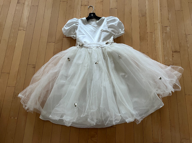 Girls Flower Girl or Special Occassion Dress - Size 7 in Kids & Youth in Kingston