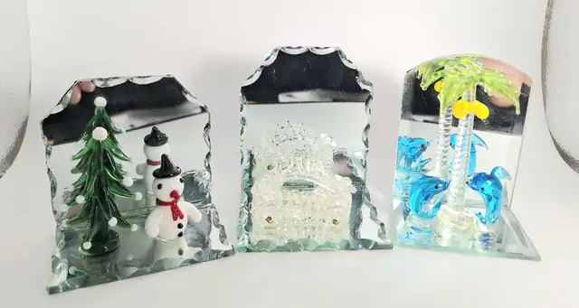 Lot of 3 Spun Glass Figurines on mirror bases in Home Décor & Accents in Calgary - Image 2
