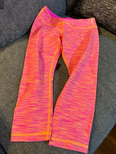 Lululemon pink tie dye crops size 4, View more