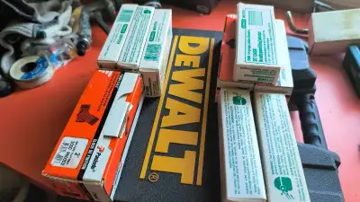 cloueuse a air DeWalt, et 10 boîtes de clous , View more