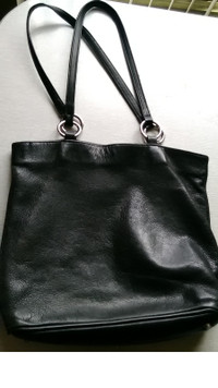 Roots Black leather purse-good cond.-
