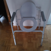 Portable toilet seat with cover / commode
