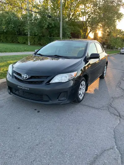 * Prix ferme, non-négociable * Corolla 2011 automatique 4 cylindres 1.8 litres très économique Air c...