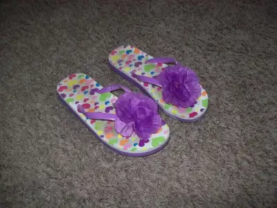 Girls flip flops size 2 - $5