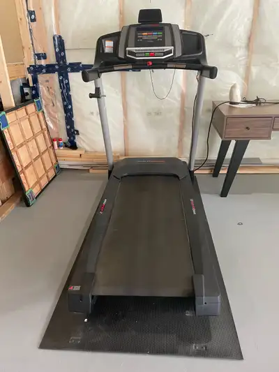 Healthrider proshox 2 treadmill Mint condition rarely used Original price on Amazon 2299$ Asking $40...