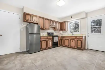 This is an opportunity to rent a main floor one bedroom apartment on a quiet road 5 minutes north of...