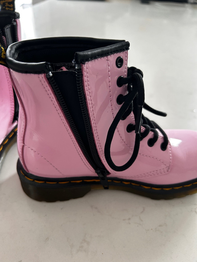 Like new - Kids Doc Martens - pink, size US 1  in Kids & Youth in Cambridge - Image 3