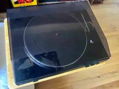 Sony PS-LX300USB vinyl turntable, like new, very low used!, View more