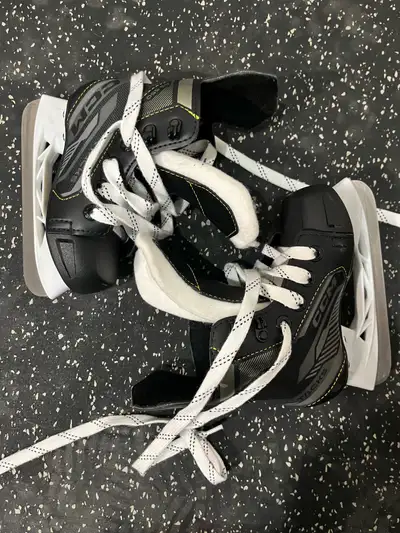 CCM Youth Skates size 9, View more